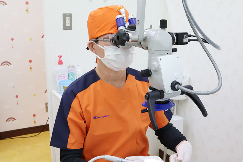 マイクロスコープで精密な治療